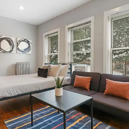 Modern Minimalist Studio Apt In Portage Park - Pensacola 3W