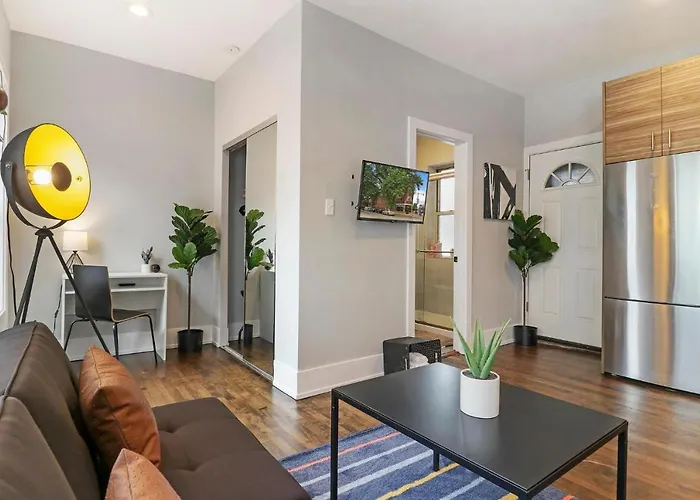 Modern Minimalist In Portage Park - Pensacola 3w *