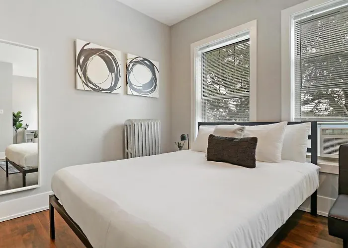 Apartment Modern Minimalist In Portage Park - Pensacola 3w Chicago