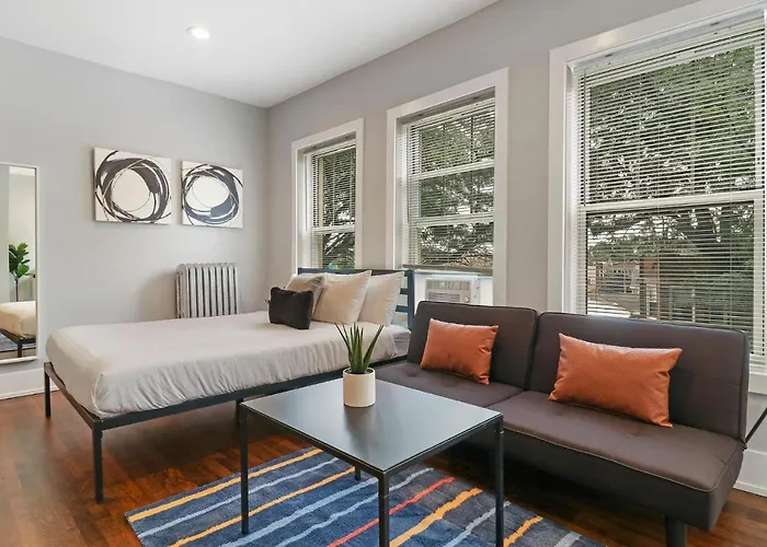 Modern Minimalist In Portage Park - Pensacola 3w *