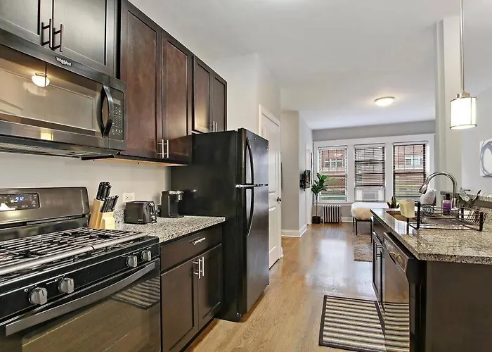 Apartment Modern Minimalist In Portage Park - Pensacola 3w Chicago