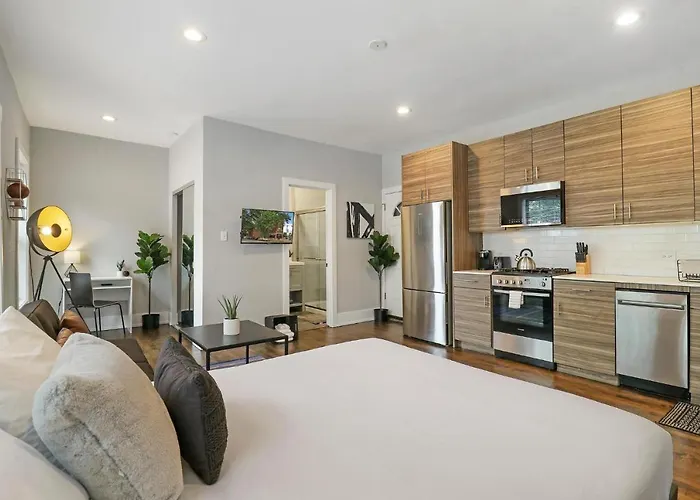 Apartment Modern Minimalist In Portage Park - Pensacola 3w *