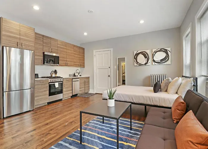 Apartment Modern Minimalist In Portage Park - Pensacola 3w *