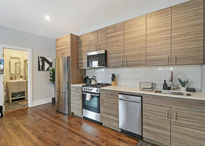 Modern Minimalist In Portage Park - Pensacola 3w Chicago