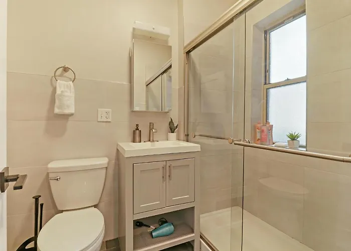 Modern Minimalist In Portage Park - Pensacola 3w Chicago