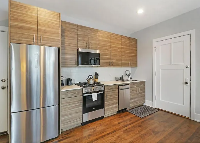 Modern Minimalist In Portage Park - Pensacola 3w Chicago