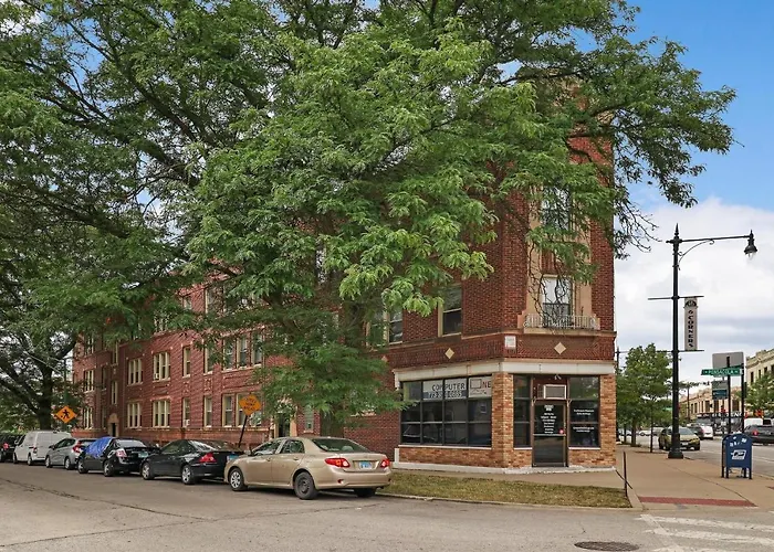Modern Minimalist In Portage Park - Pensacola 3w * Chicago